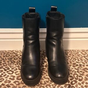 Wild Pair Womens Brooklan Faux Leather Lug Sole Chelsea Boots